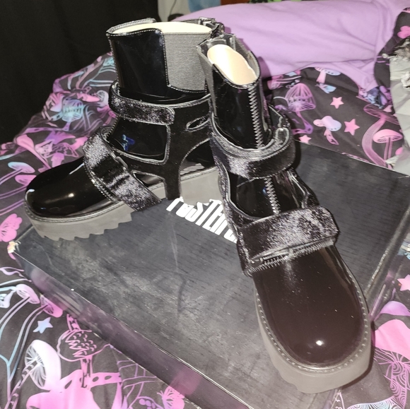 NIB Dolls Kill Bad Ass Velvet , And Sexy Black Vinyl Combat Boots - Picture 5 of 10